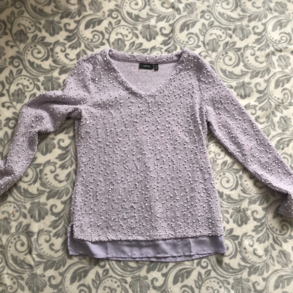 Light weight sweater